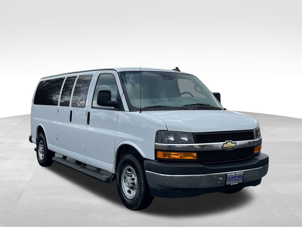 2024 Chevrolet Express 3500 LT Extended's photo