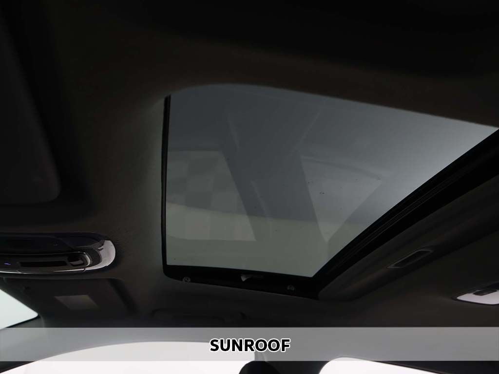 Used 2025 Black Hyundai SEL Convenience image 4