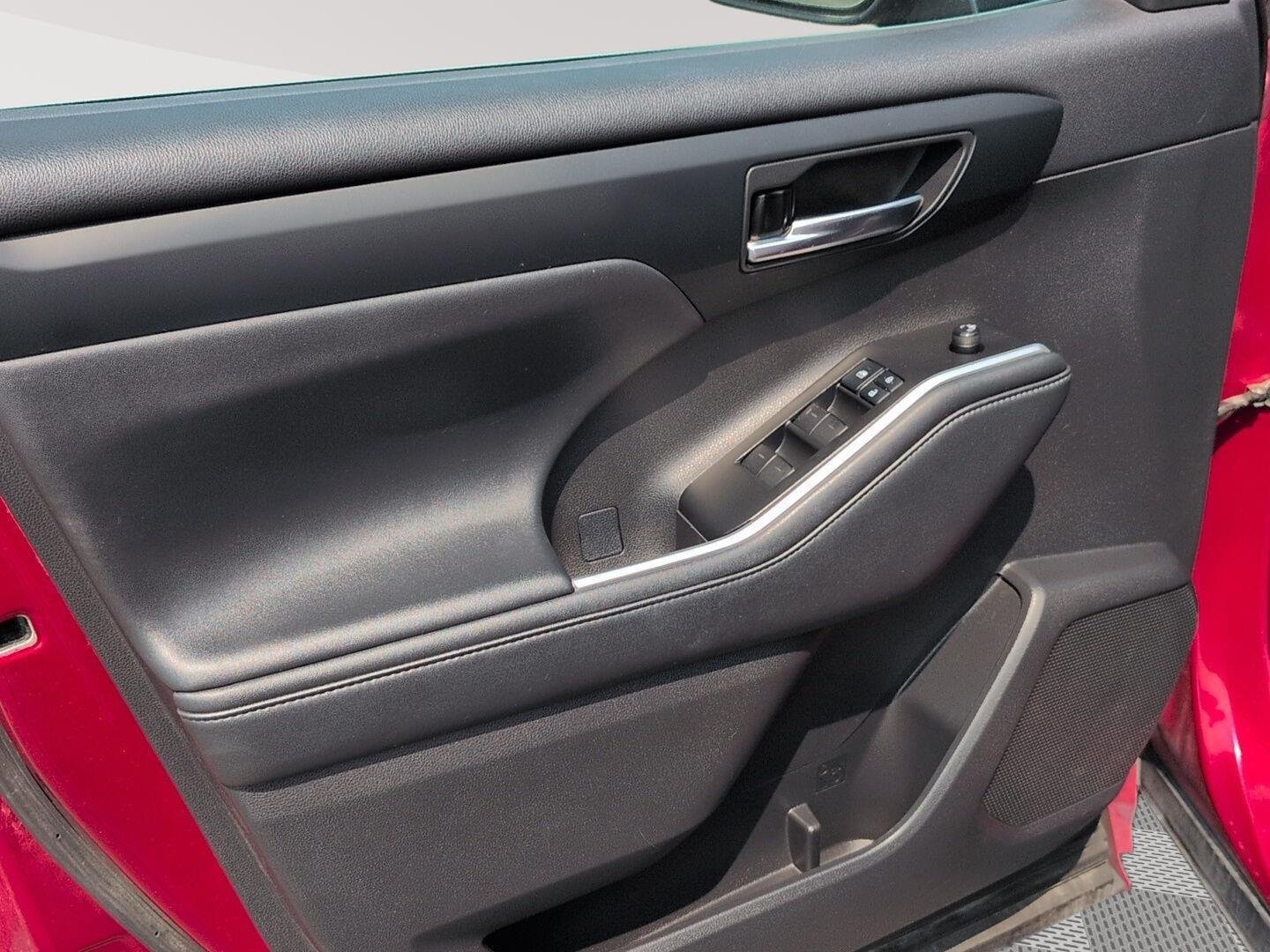 Used 2021 Ruby Flare Pearl Toyota XLE image 3
