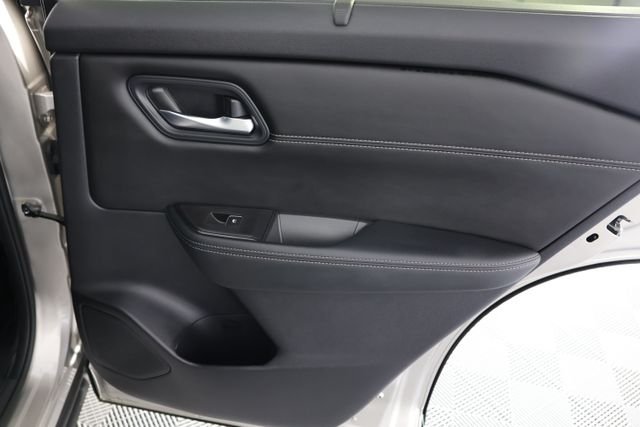 Used 2025 Gold Nissan SL image 28