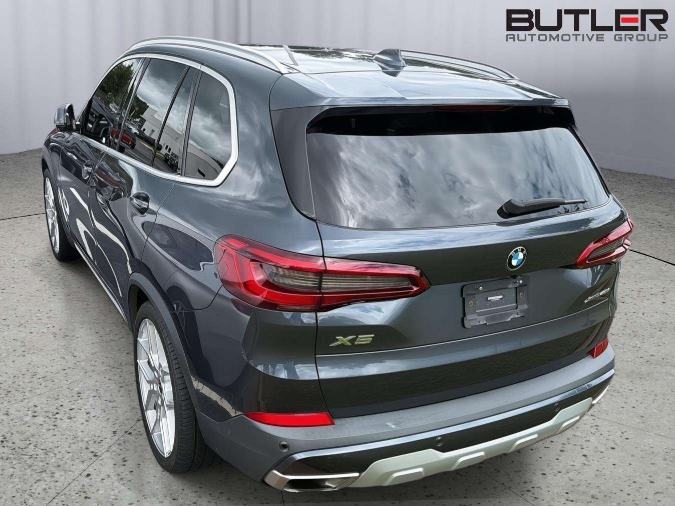 Used 2019 GRAY BMW xDrive40i image 10