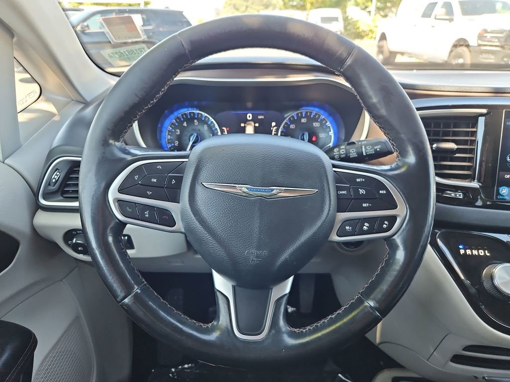 Used 2019 Granite Crystal Metallic Clearcoat Chrysler Touring Plus image 14