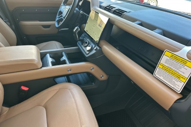 New 2026 Woolstone Green Land Rover X-Dynamic SE image 14