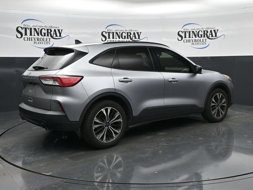 Used 2022 Silver Ford SE image 7