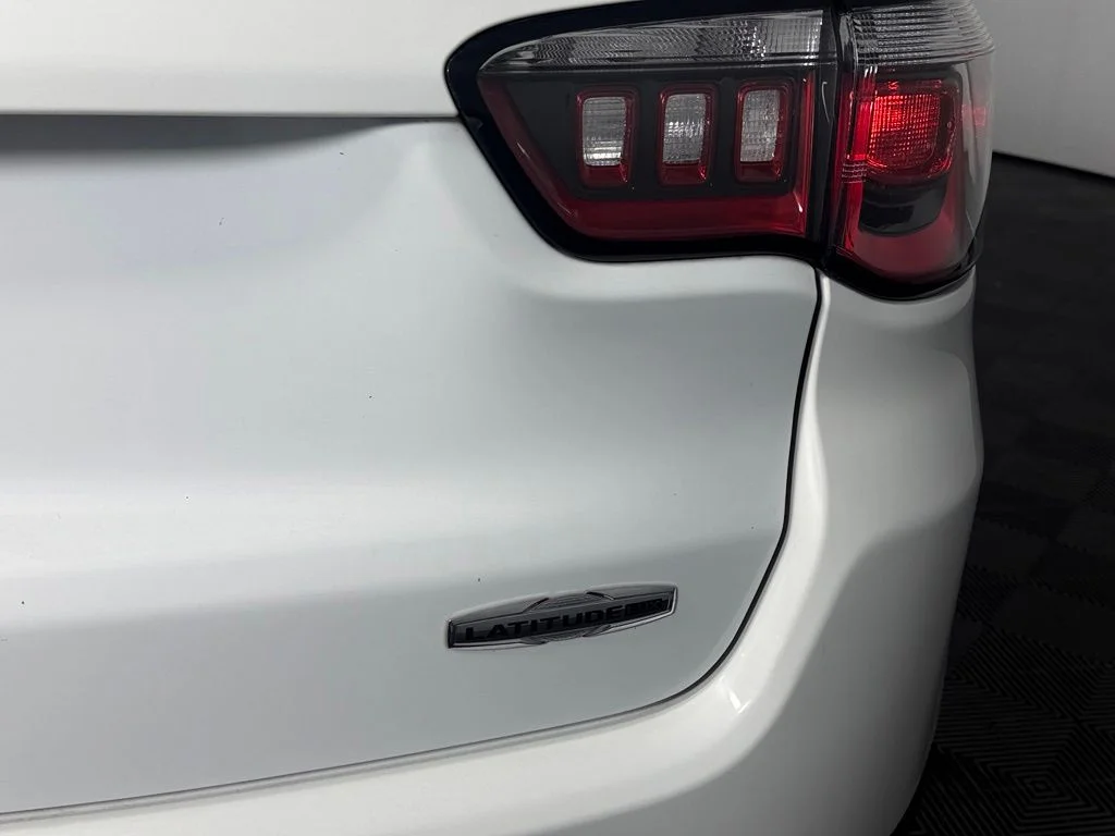 Certified Used 2022 White Jeep Latitude Lux image 13