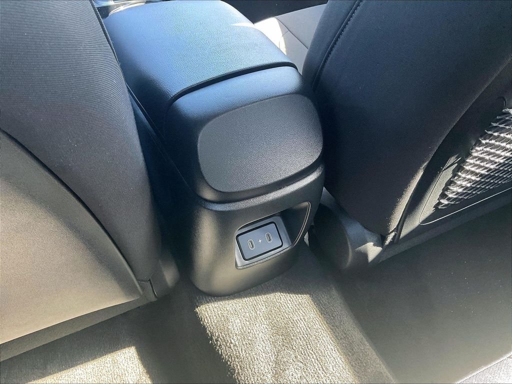 Used 2025 White Hyundai SEL Convenience image 27