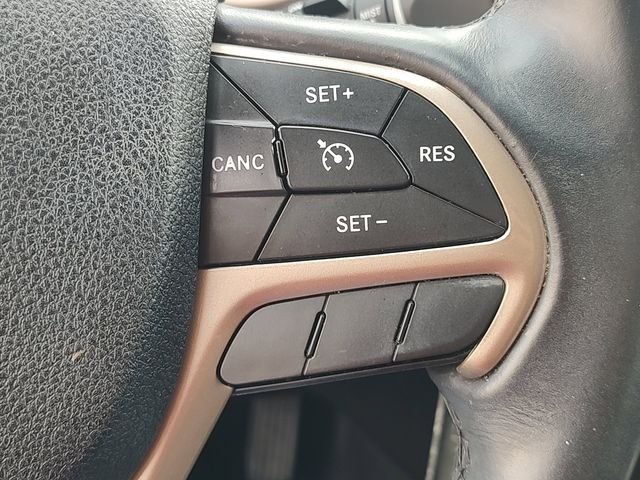 Used 2016 Silver Jeep Latitude image 19