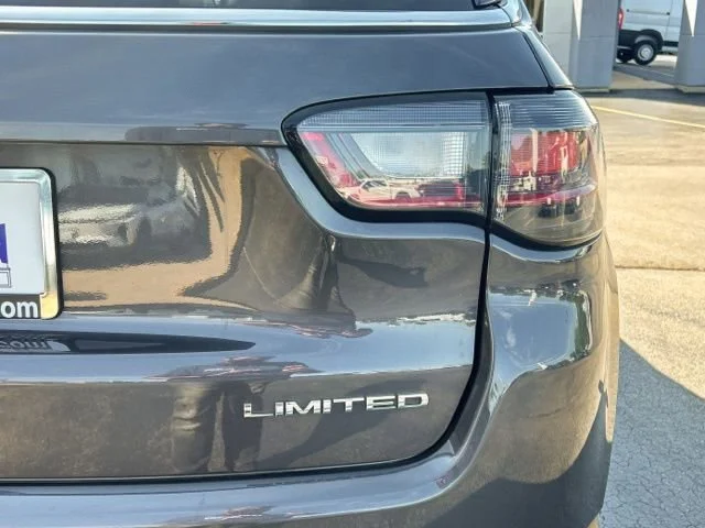 Used 2024 None Jeep Limited image 9