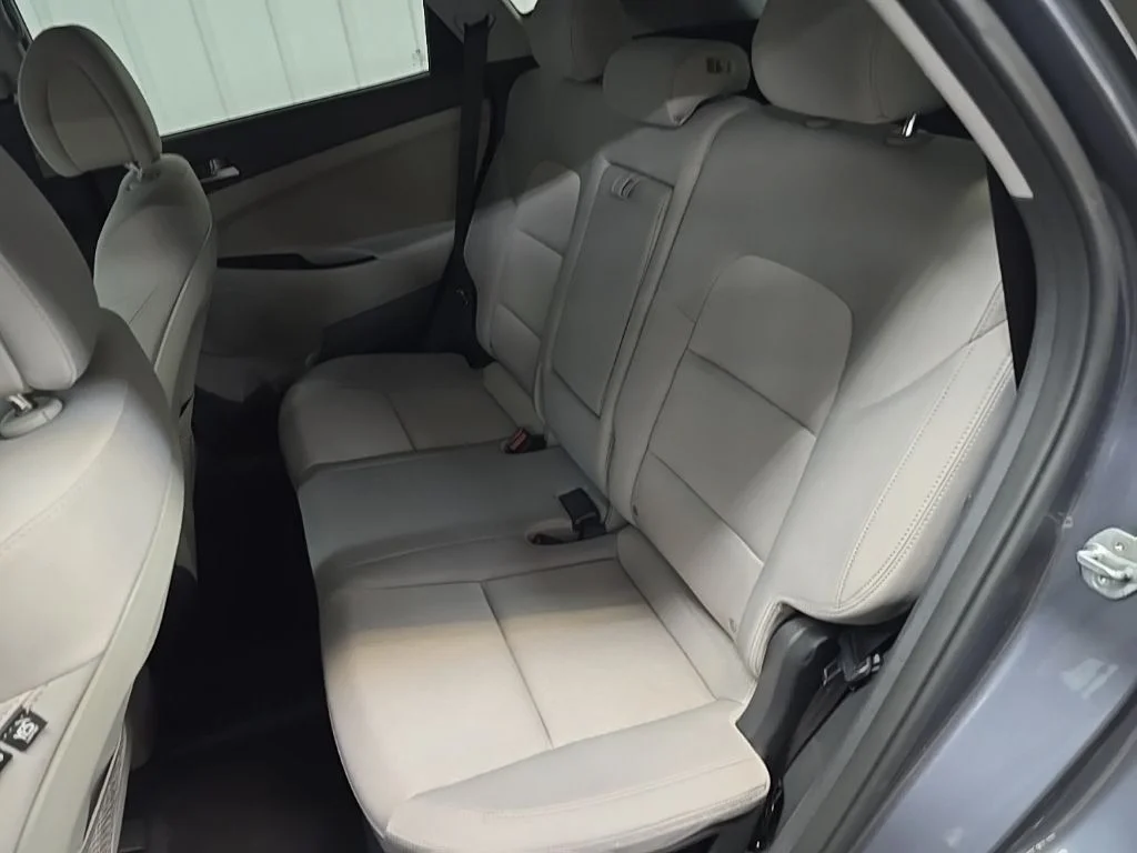 Used 2018 Gray Hyundai SE image 31