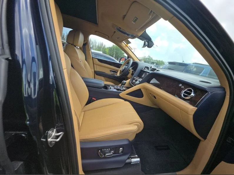 Used 2023 Blue Bentley Azure image 11