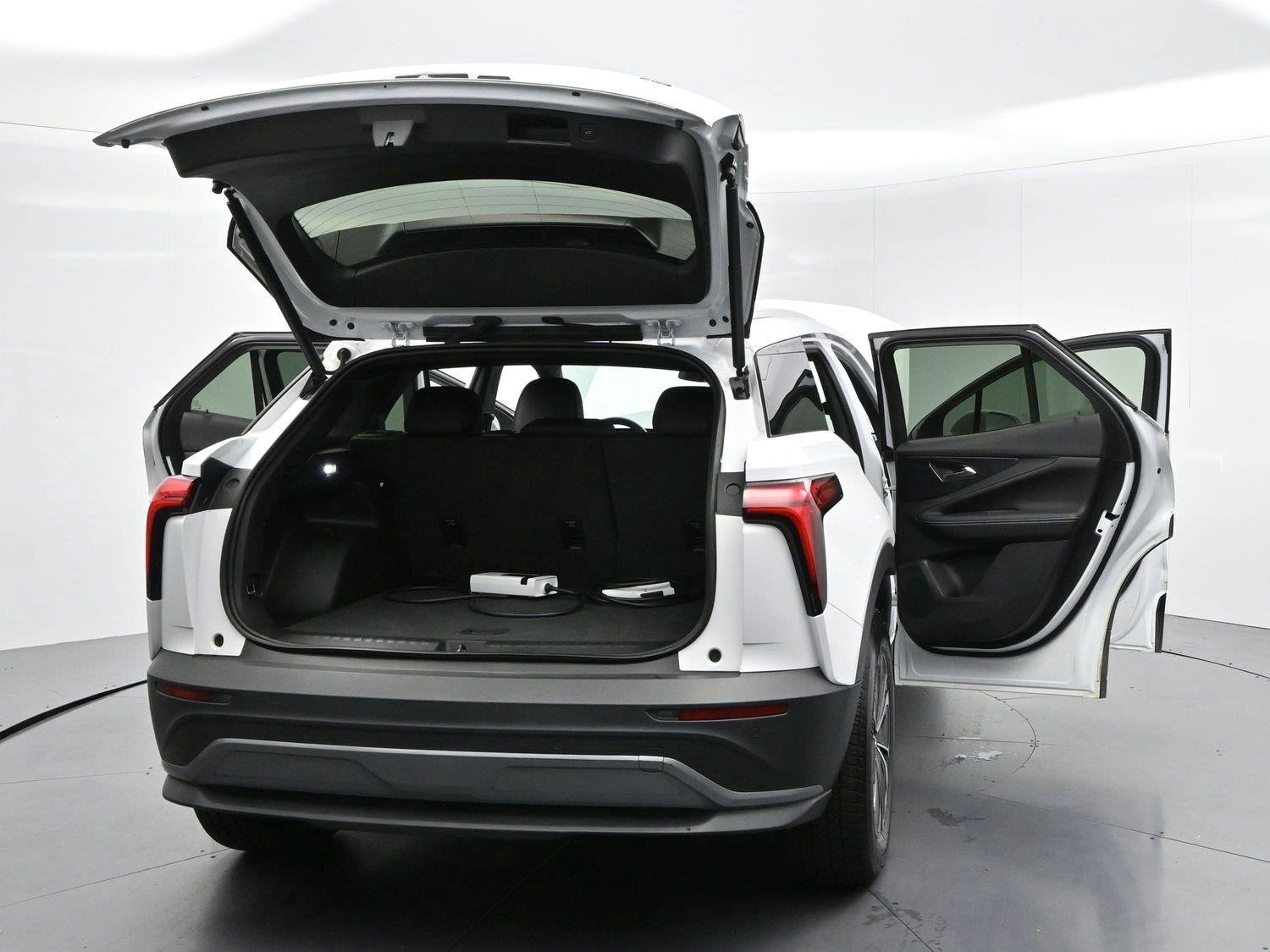 Used 2024 Summit White Chevrolet LT image 43