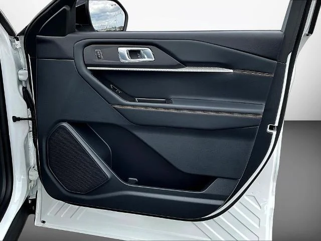New 2026 Star White Metallic Tri-Coat Ford Tremor® image 67