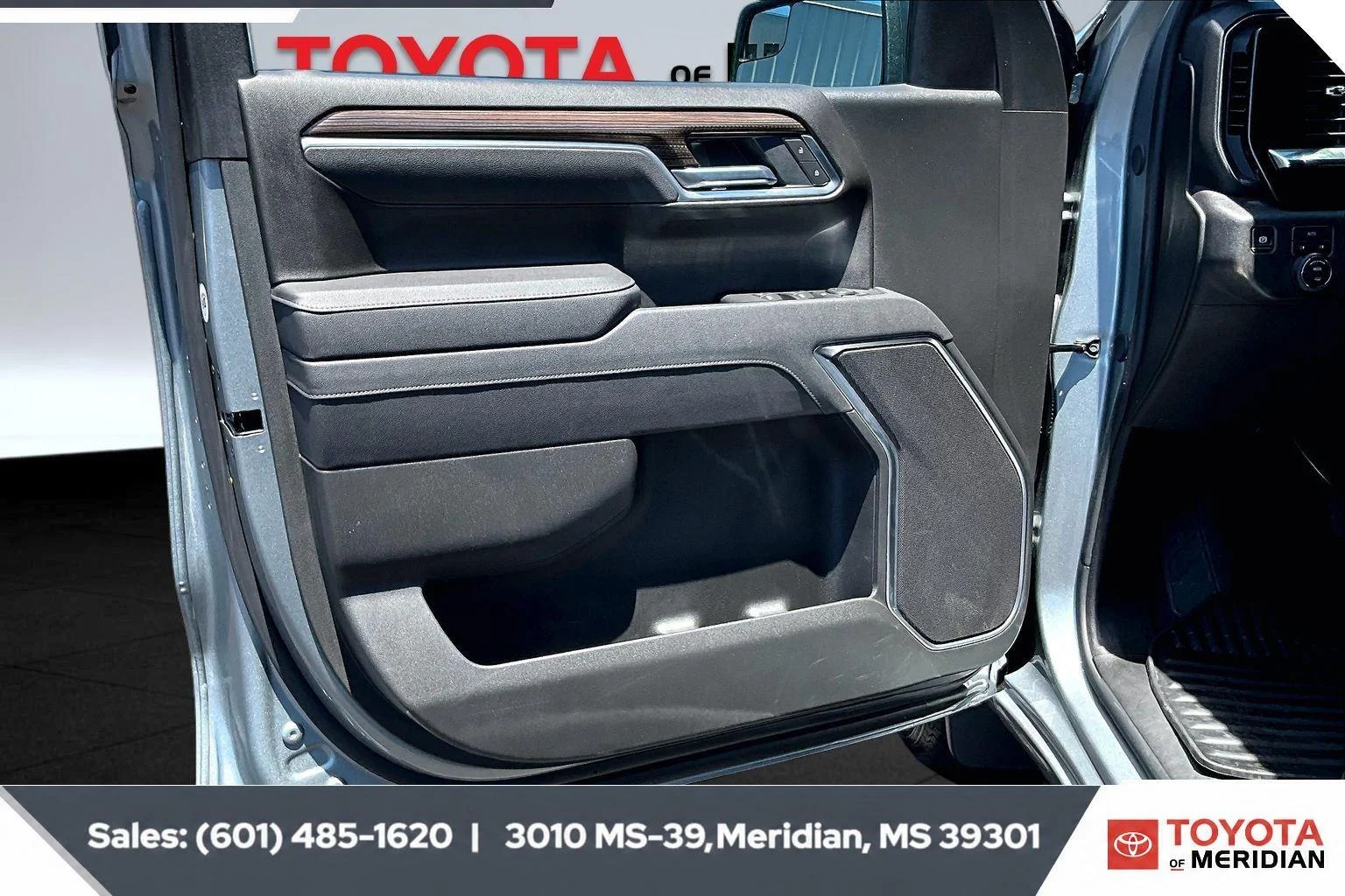 Used 2026 Sterling Gray Metallic Chevrolet LT image 17