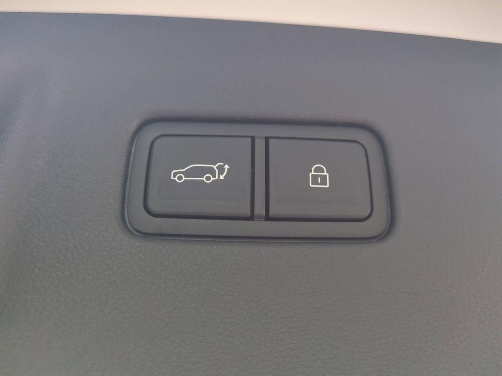 New 2026 White Hyundai SEL Premium FWD image 15
