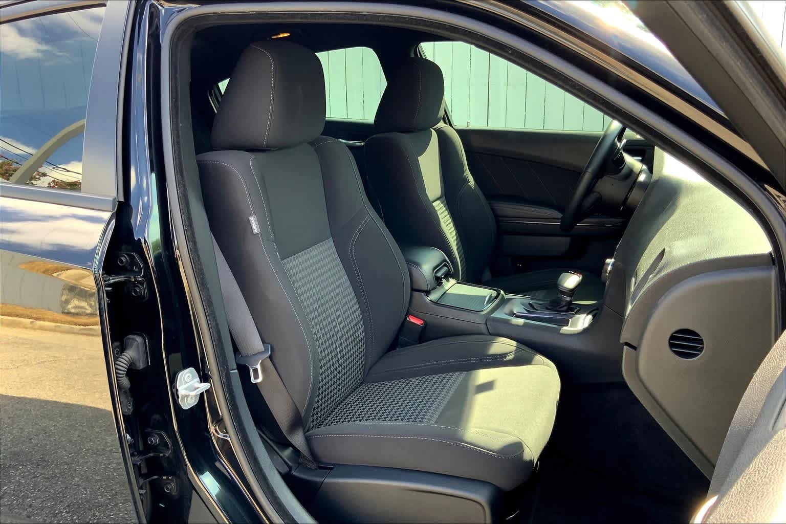 Used 2018 Pitch Black Clearcoat Dodge SXT Plus image 7