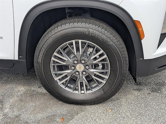 New 2026 Polar White Tricoat Chevrolet LT image 10