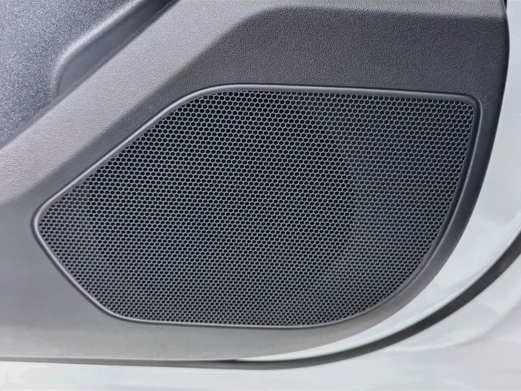 New 2026 Fuji White Land Rover S image 19