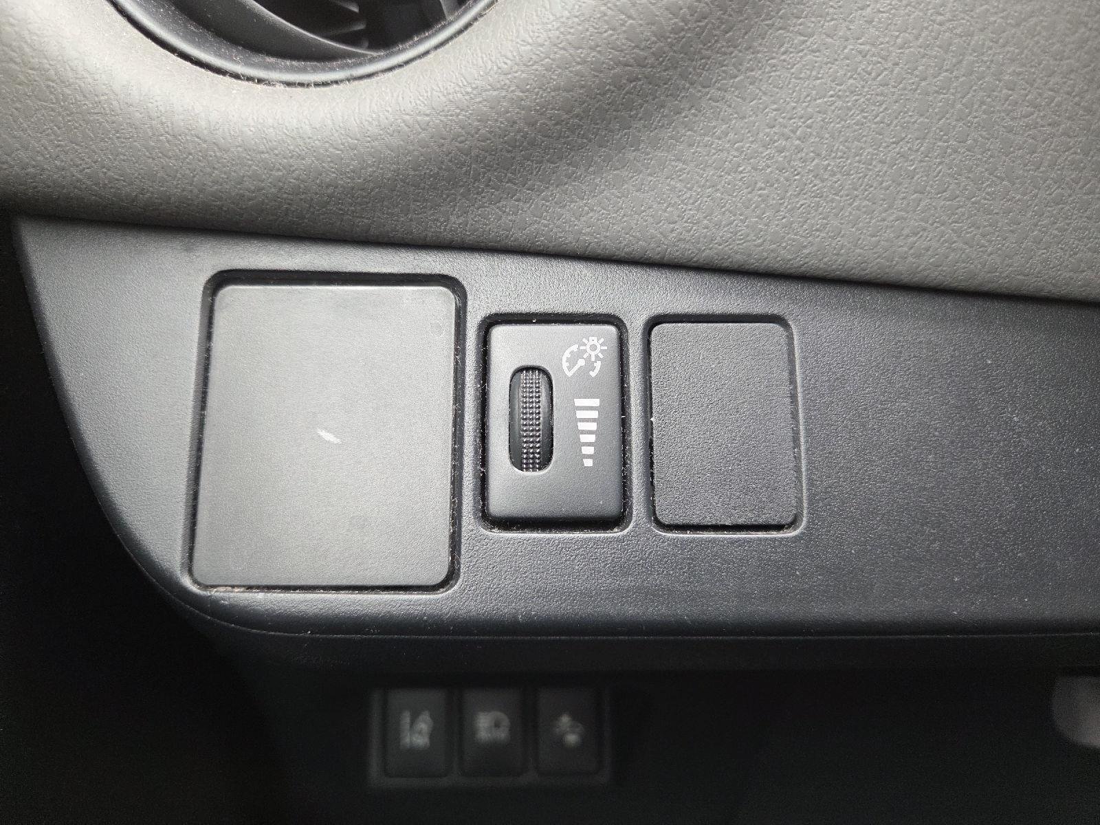 Used 2018 Ice Cap Toyota L image 22