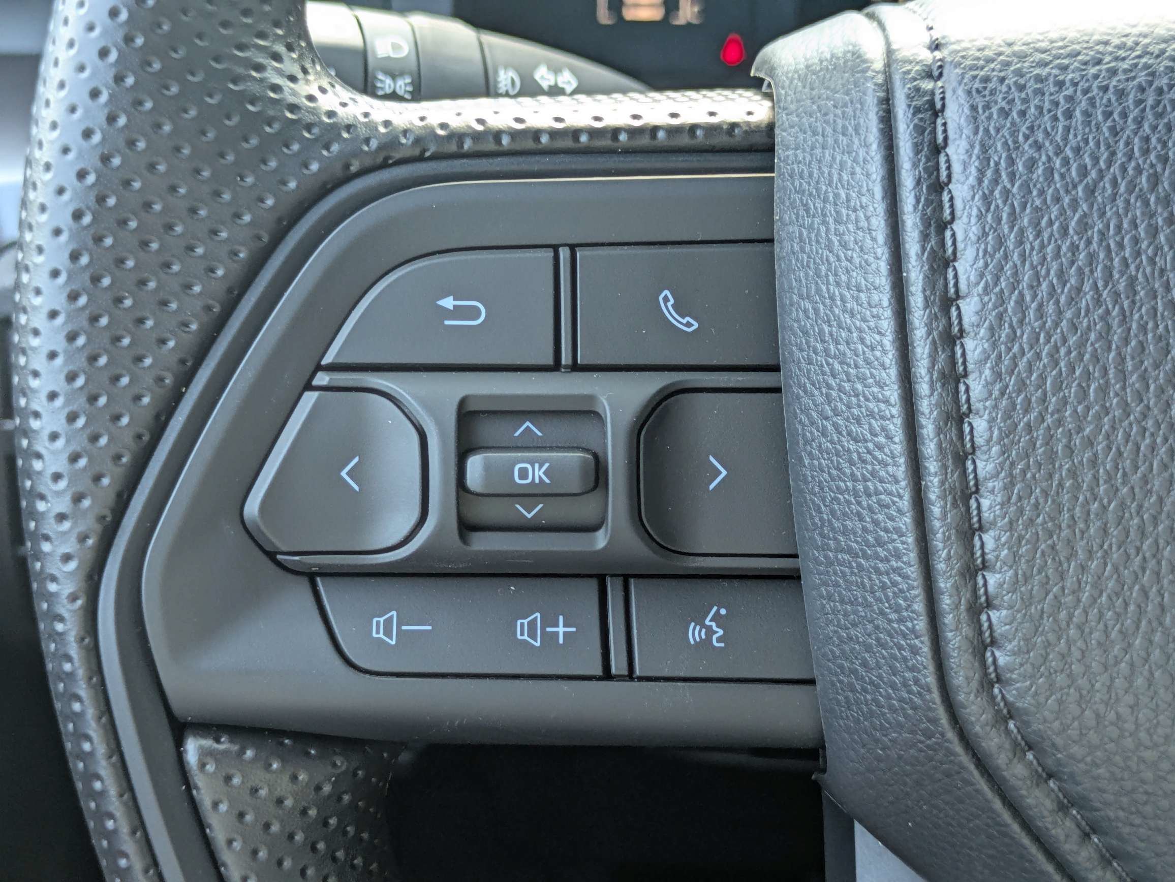 2026 Toyota Tacoma SR5 - Photo 25