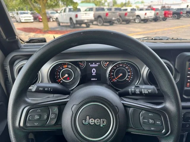 Certified Used 2022  Jeep Sport image 18