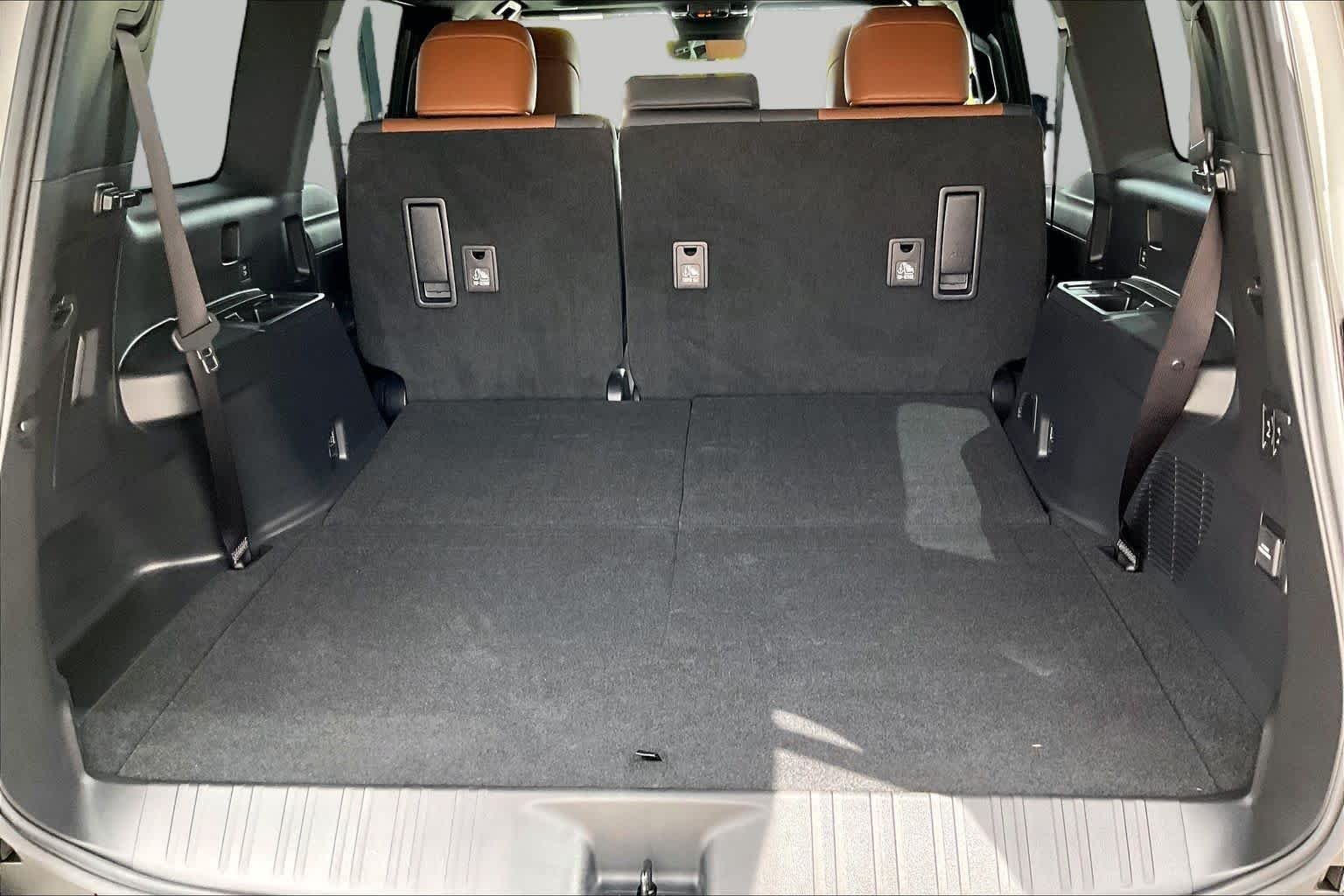Used 2024 Atomic Silver Lexus Premium+ image 38