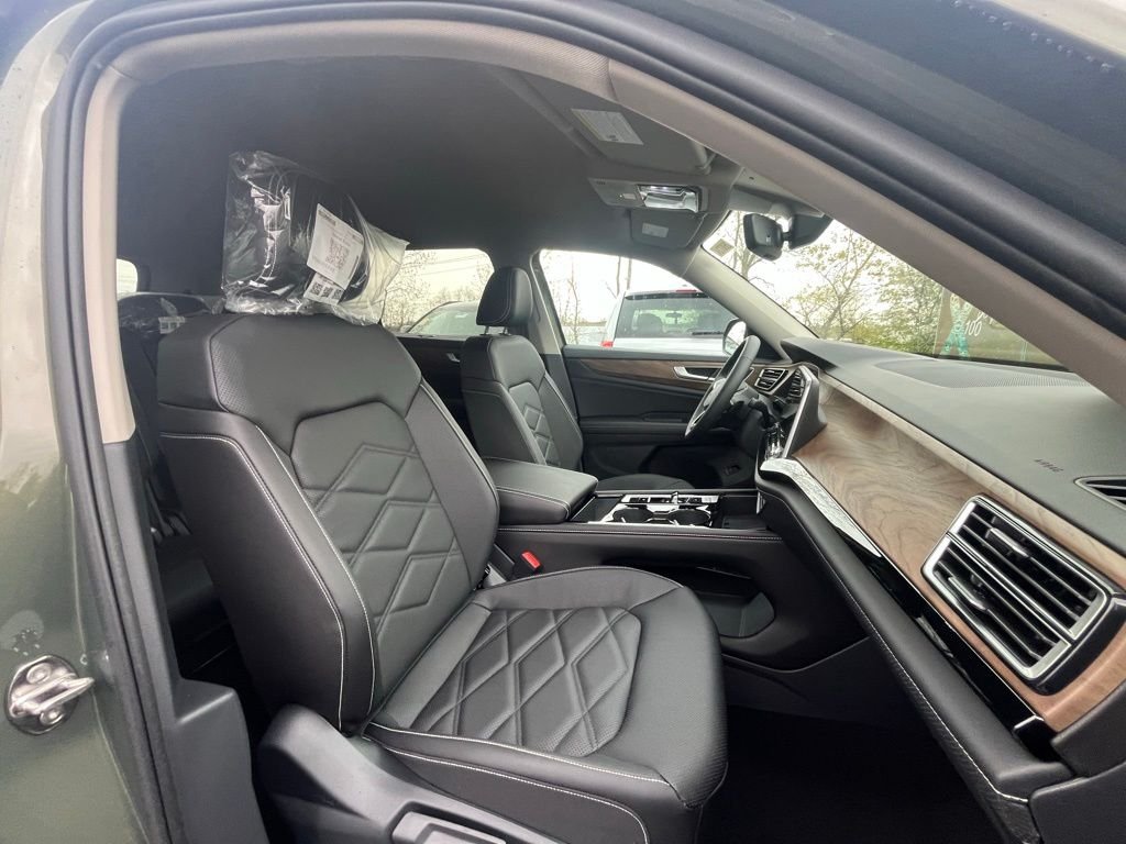 New 2026 Green Volkswagen 2.0T SE w/Technology image 12
