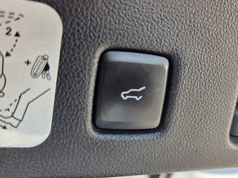 Used 2020 Star White Ford SEL image 16