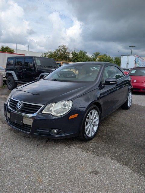 2010 Volkswagen Eos 2.0T Komfort photo 3