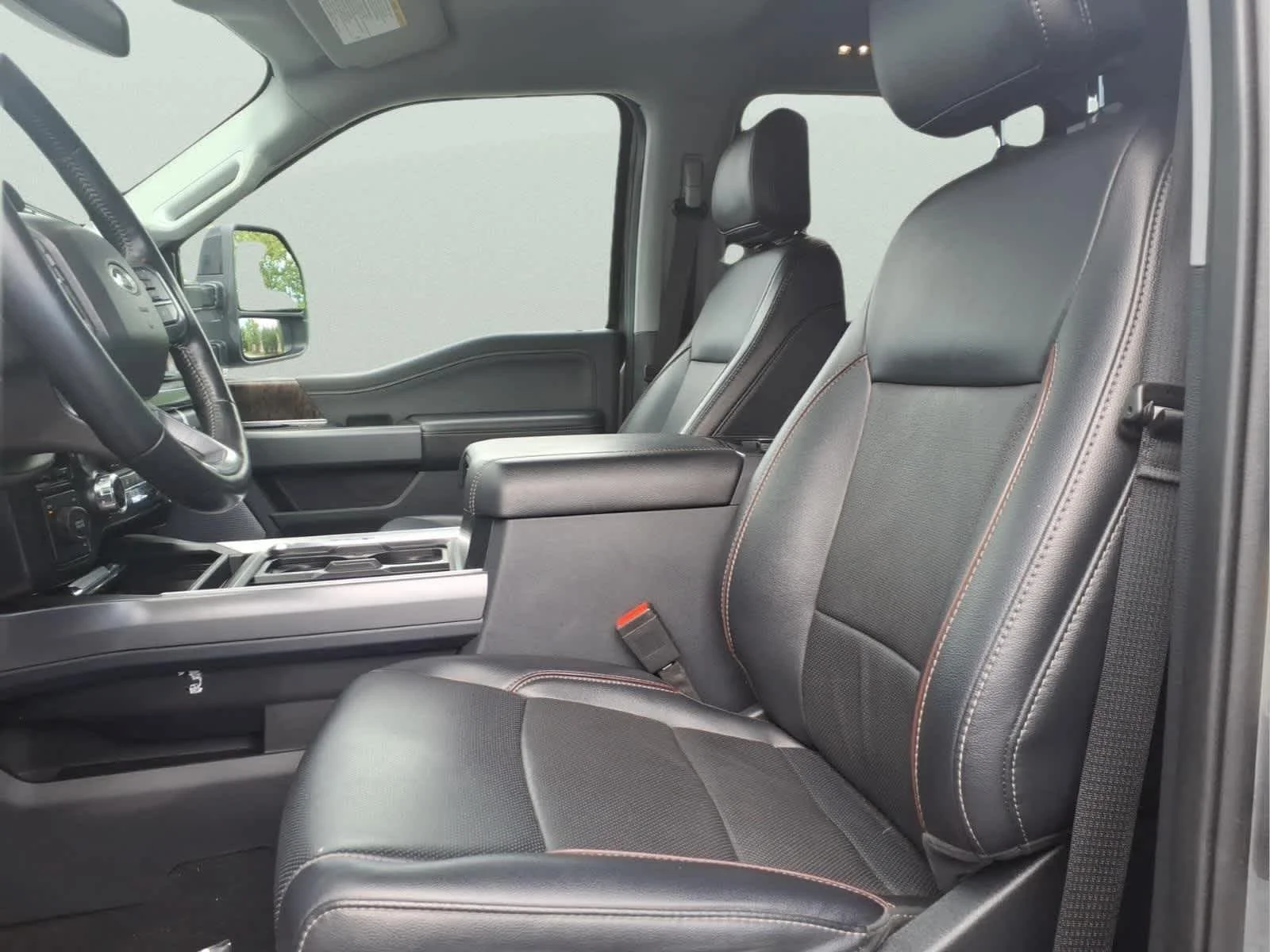 Used 2024 Carbonized Gray Metallic Ford LARIAT image 15