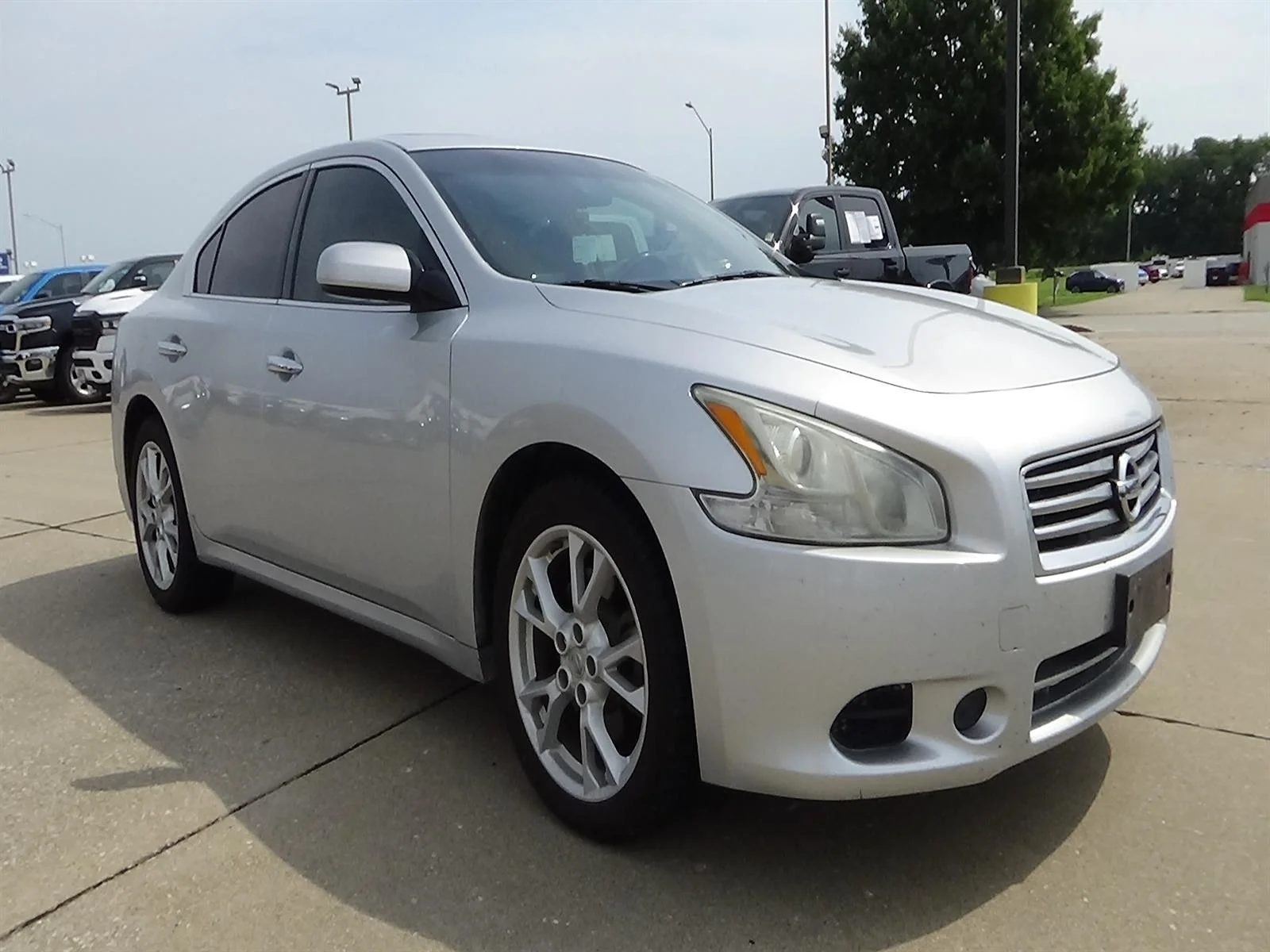 Used 2014 Silver Nissan 3.5 S image 3