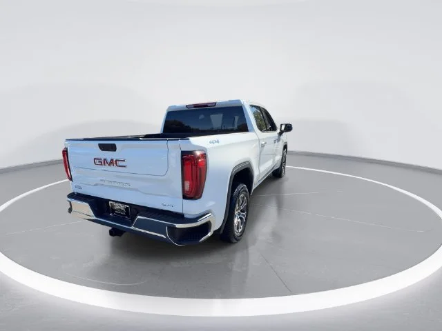 Used 2025 White GMC SLT image 8