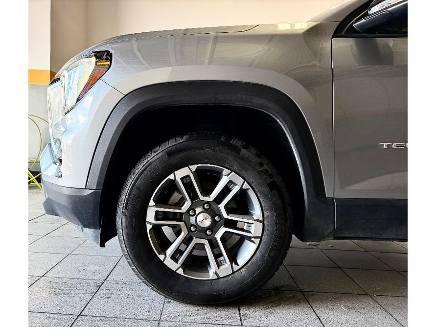 Used 2025 Gray GMC FWD Elevation image 13