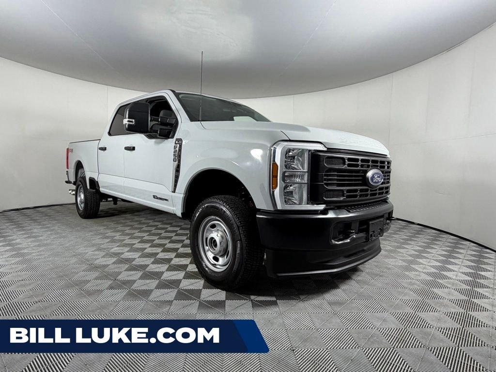 Used 2025 White Ford XL image 1