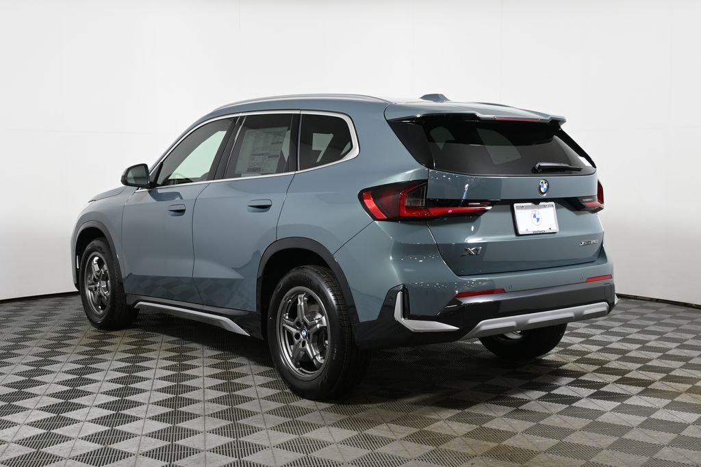 New 2026 Green Metallic BMW xDrive28i image 5