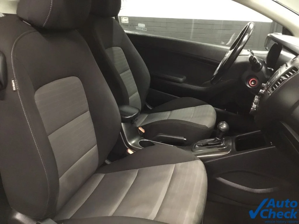Used 2015 White Kia EX image 24