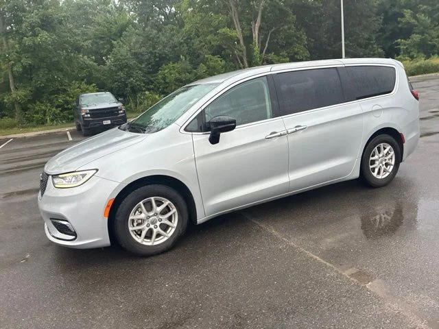 Used 2024 Chrysler Pacifica Touring L with VIN 2C4RC1BG3RR132915 for sale in Kansas City