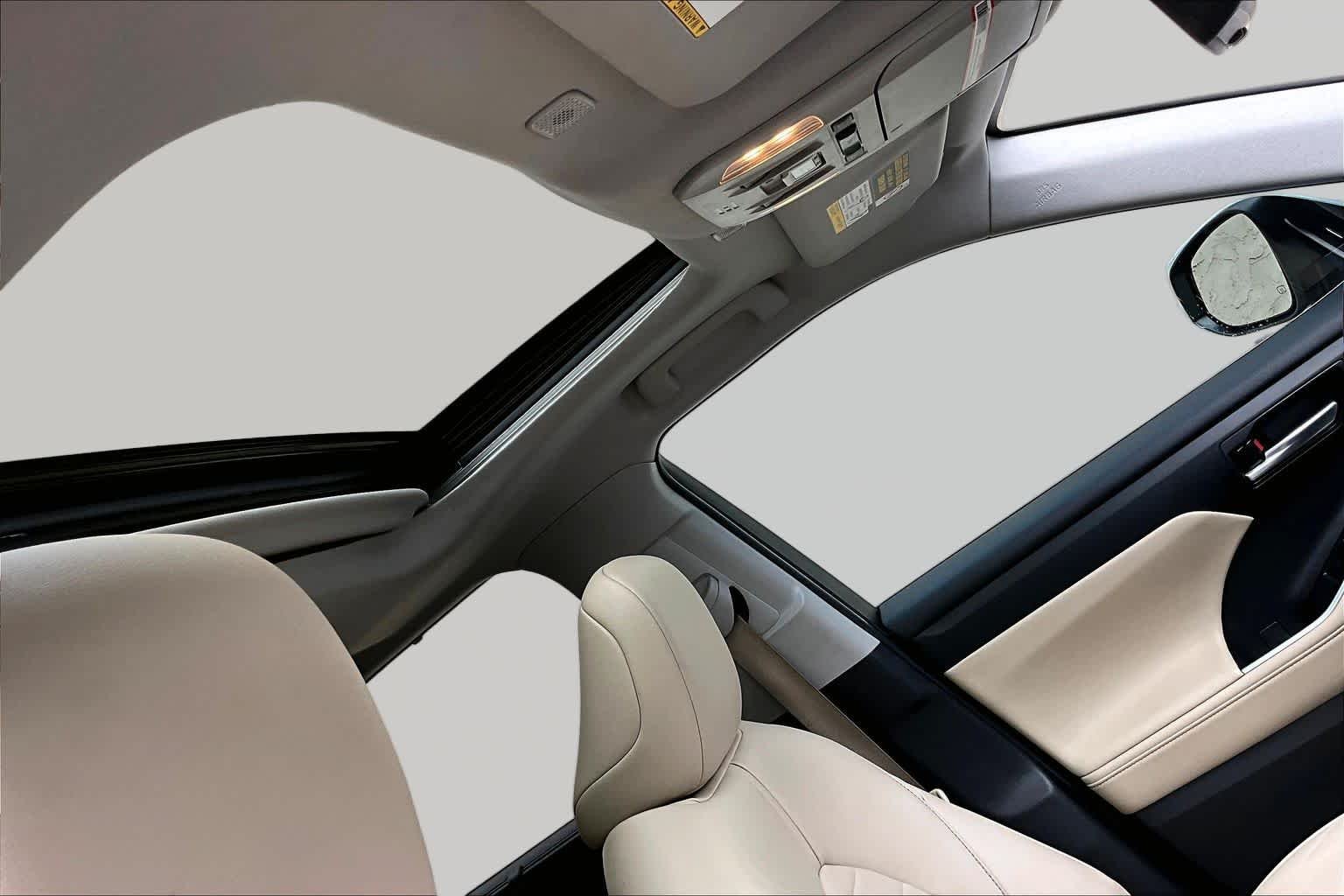 Used 2023 Wind Chill Pearl Toyota XLE image 14