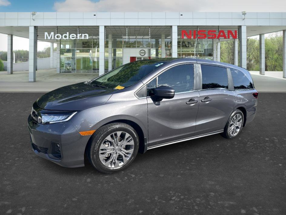2025 Honda Odyssey Touring's photo