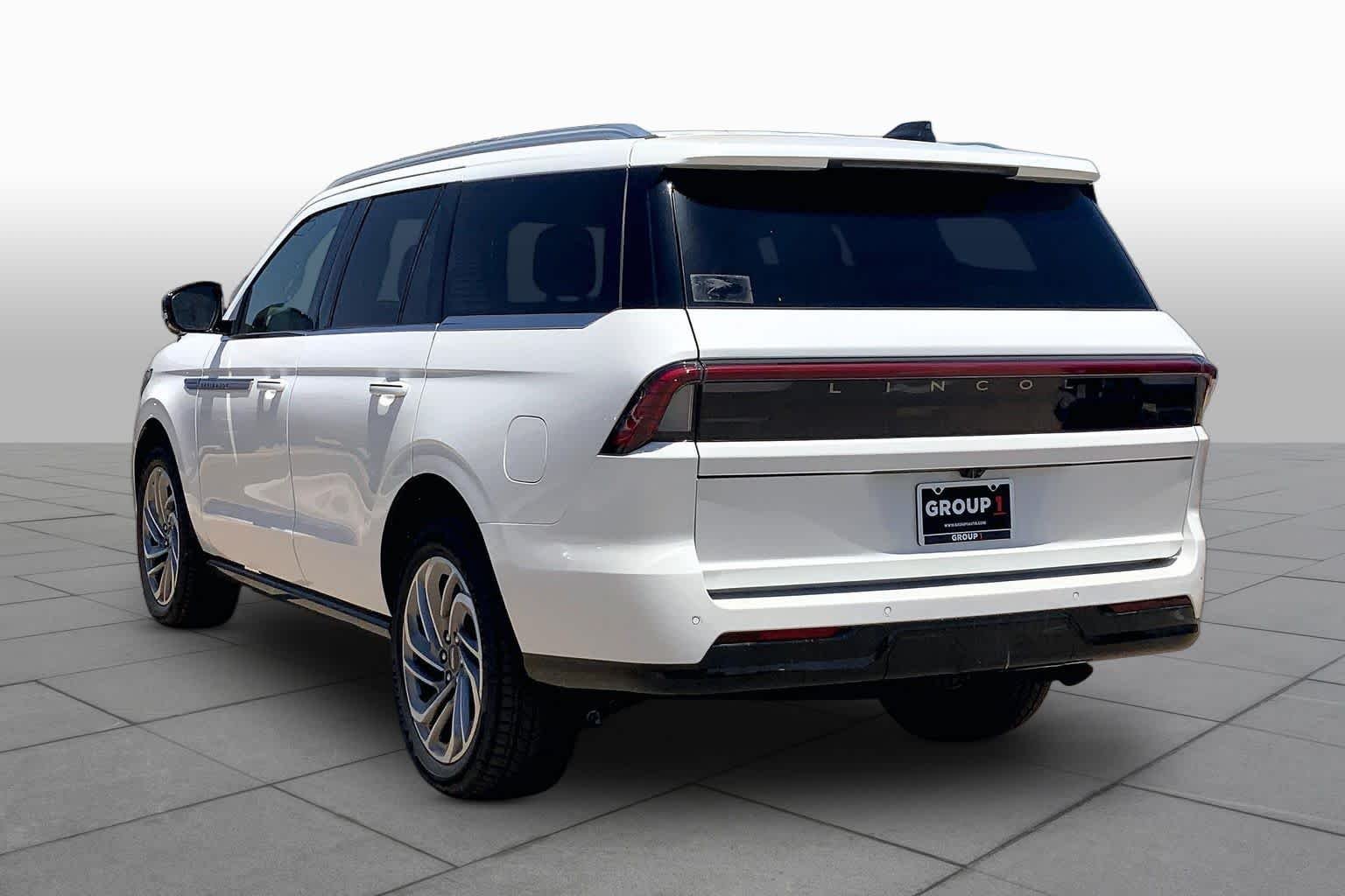 New 2026 Pristine White Metallic Tri-Coat Lincoln Reserve image 12