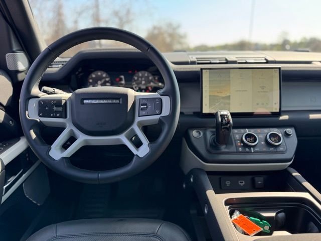 New 2023 Santorini Black Land Rover SE image 13