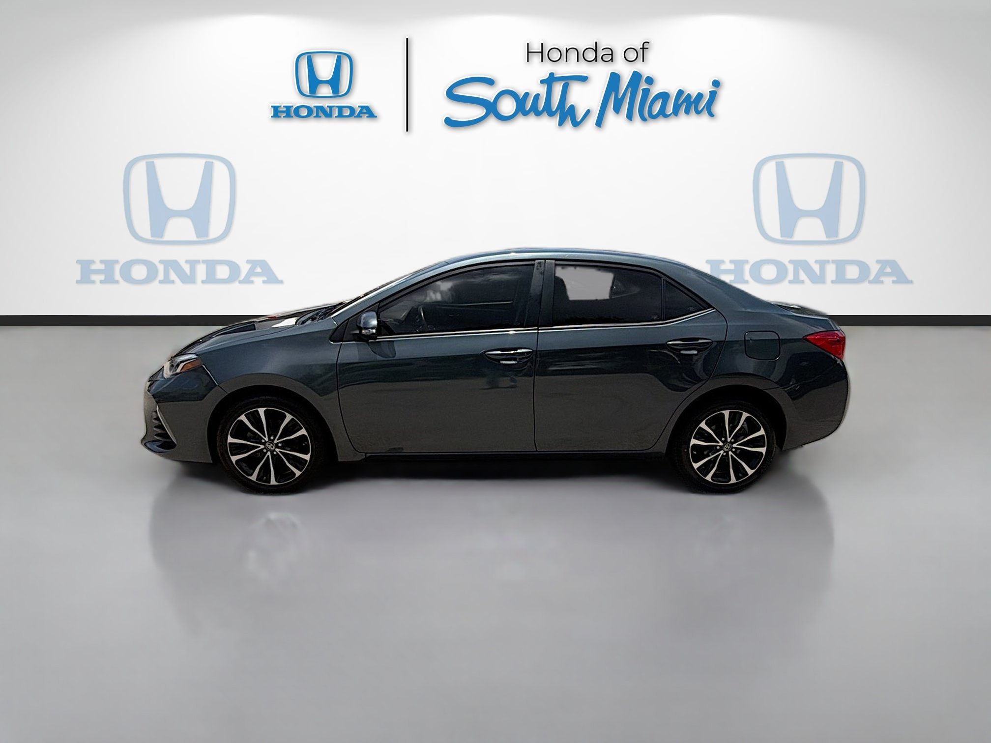 Used 2019 Slate Metallic Toyota SE image 4