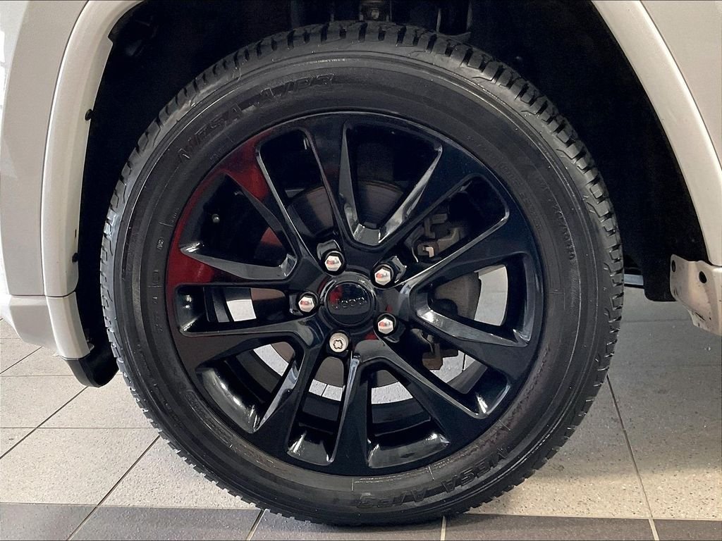 Used 2018 White Jeep Altitude image 7