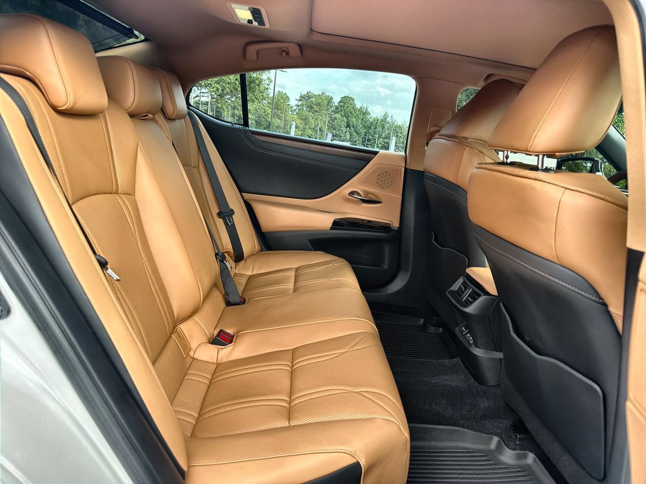 Used 2024 White Lexus Luxury image 22