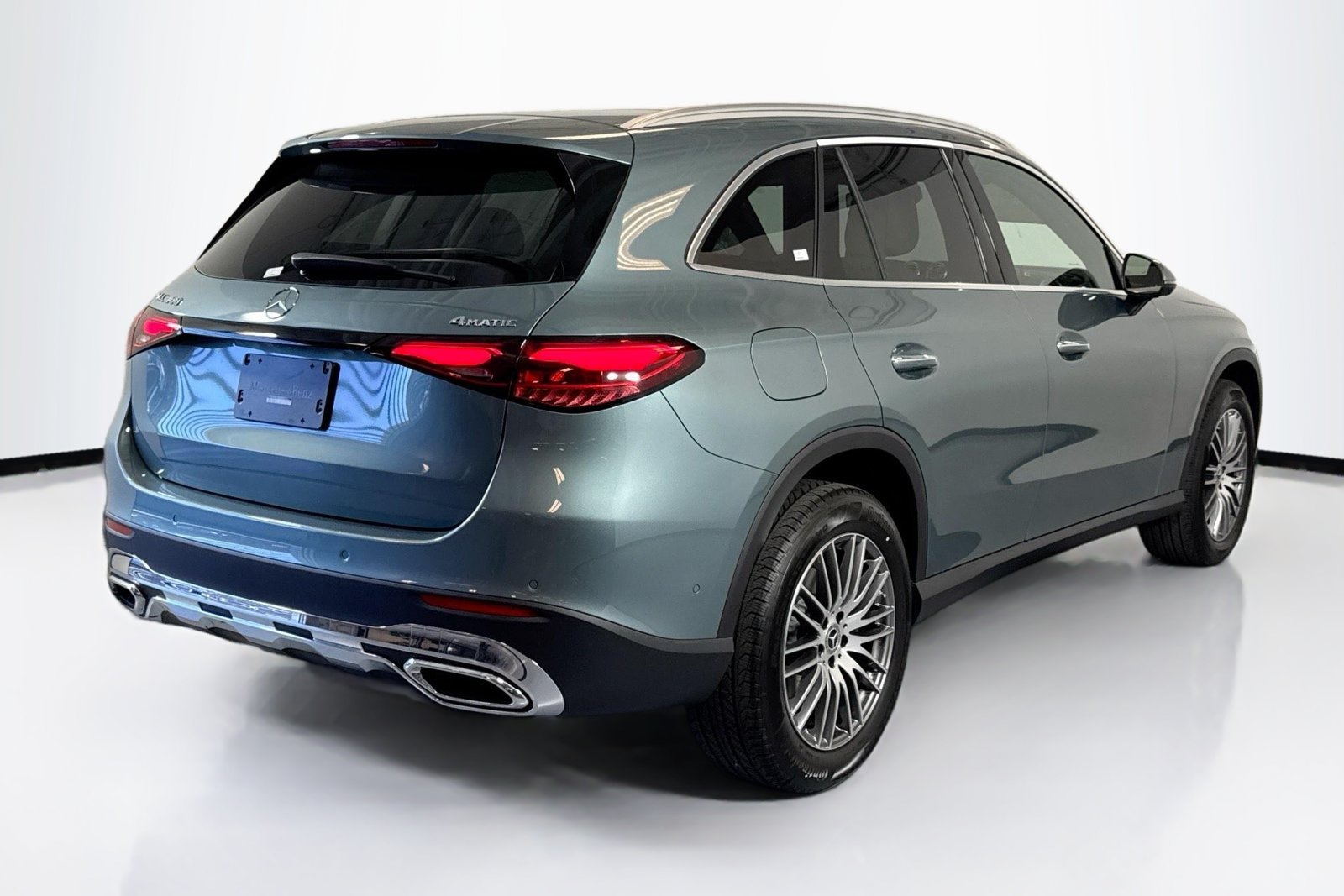 New 2026 Verde Silver Metallic Mercedes-Benz GLC 300 image 5