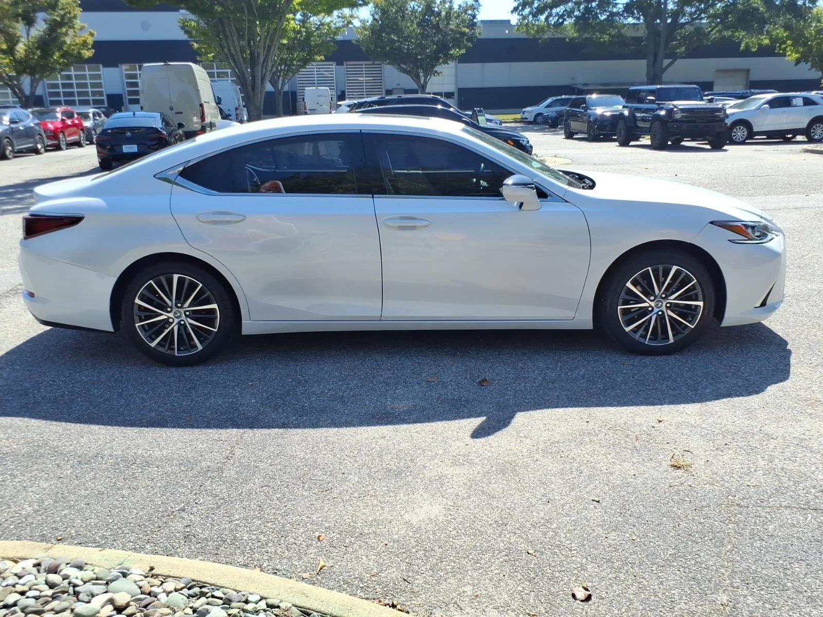 Used 2023 Eminent White Pearl Lexus ES 350 image 7