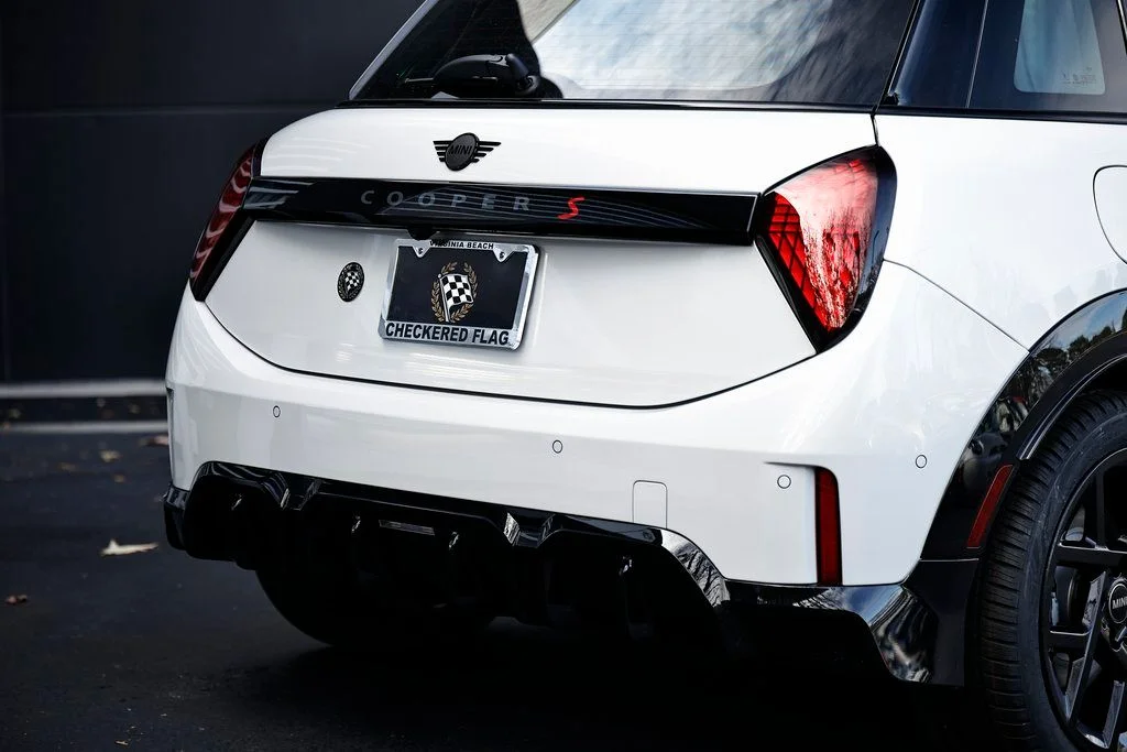 New 2026 White Metallic MINI Iconic image 9