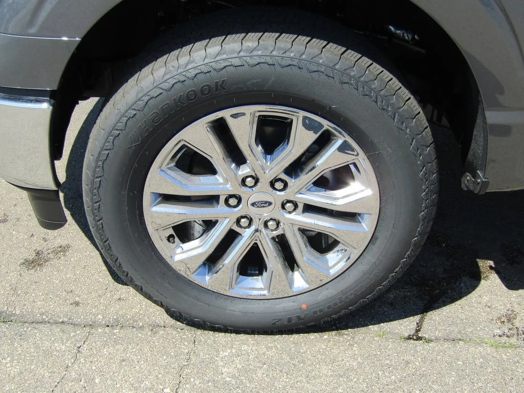 New 2026 Carbonized Gray Metallic Ford Lariat® image 25