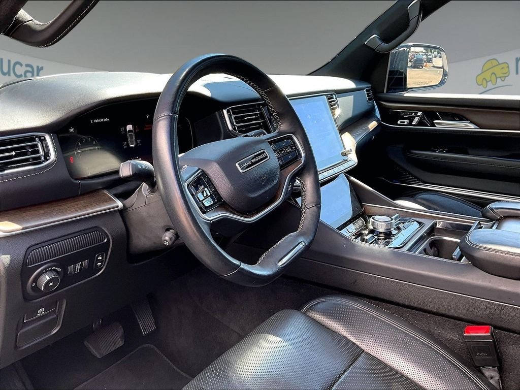 Used 2023 White Jeep Base image 12