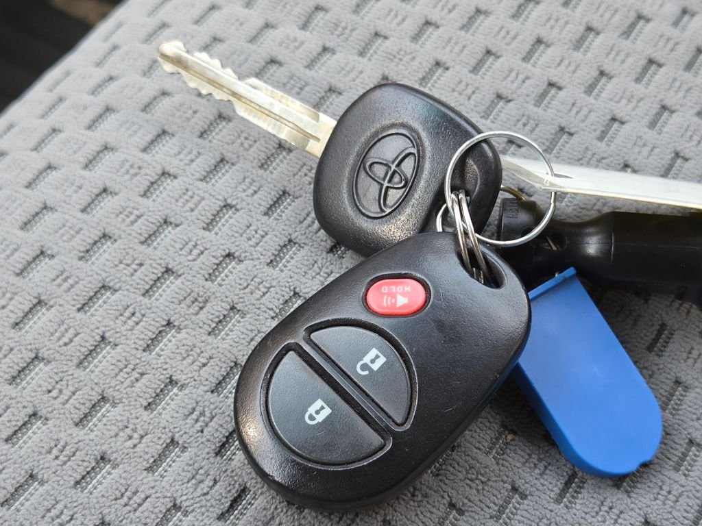Used 2012 Red Toyota Grade image 37