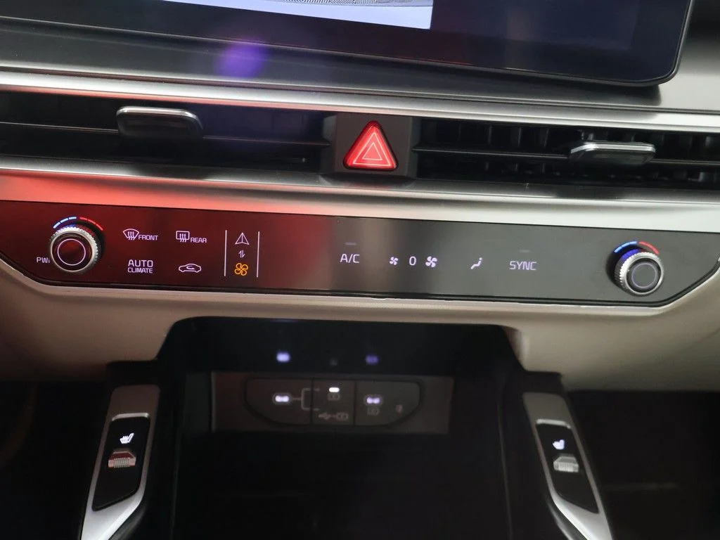 Used 2025 Silver Kia S image 51